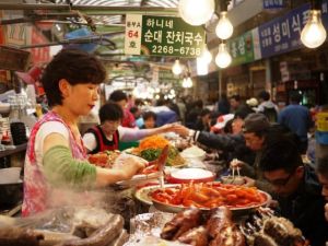 Beautiful photos of Asia - Food market in Seoul.jpg